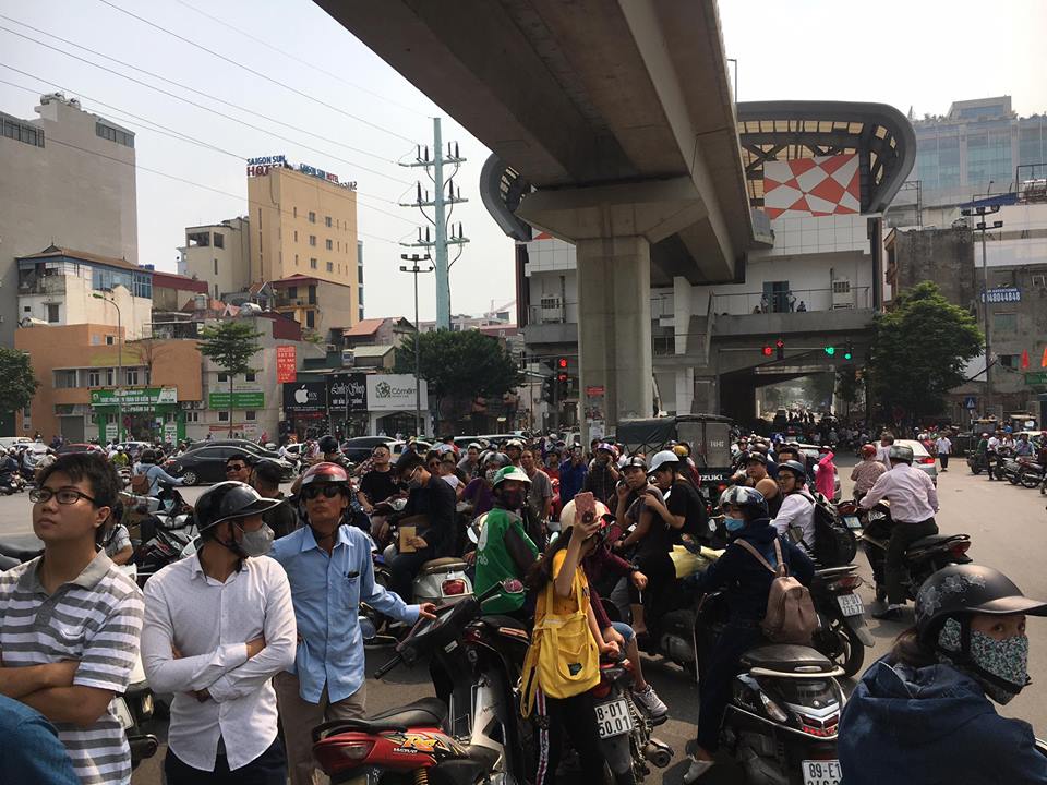 Hà Nội: Đốt vàng mã gây cháy lớn tại quán karaoke trên phố Hào Nam - 10