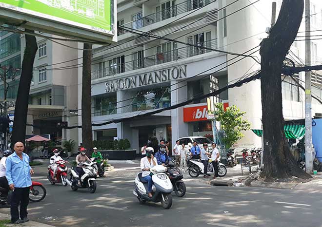 Sau tiếng động mạnh, phát hiện thi thể cô gái bên hông tòa nhà giữa Sài Gòn - 1