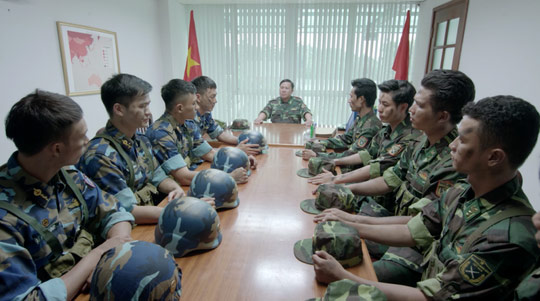 Bộ Quốc phòng yêu cầu sửa sai sót phim &#34;Hậu duệ mặt trời&#34; phiên bản Việt - 1