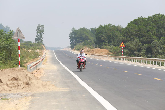 Tuyến cao tốc có điểm đầu đi qua xã Yên Bình (Thạch Thất - Hà Nội) và điểm cuối thuộc xã Trung Minh (huyện Kỳ Sơn - tỉnh Hòa Bình).