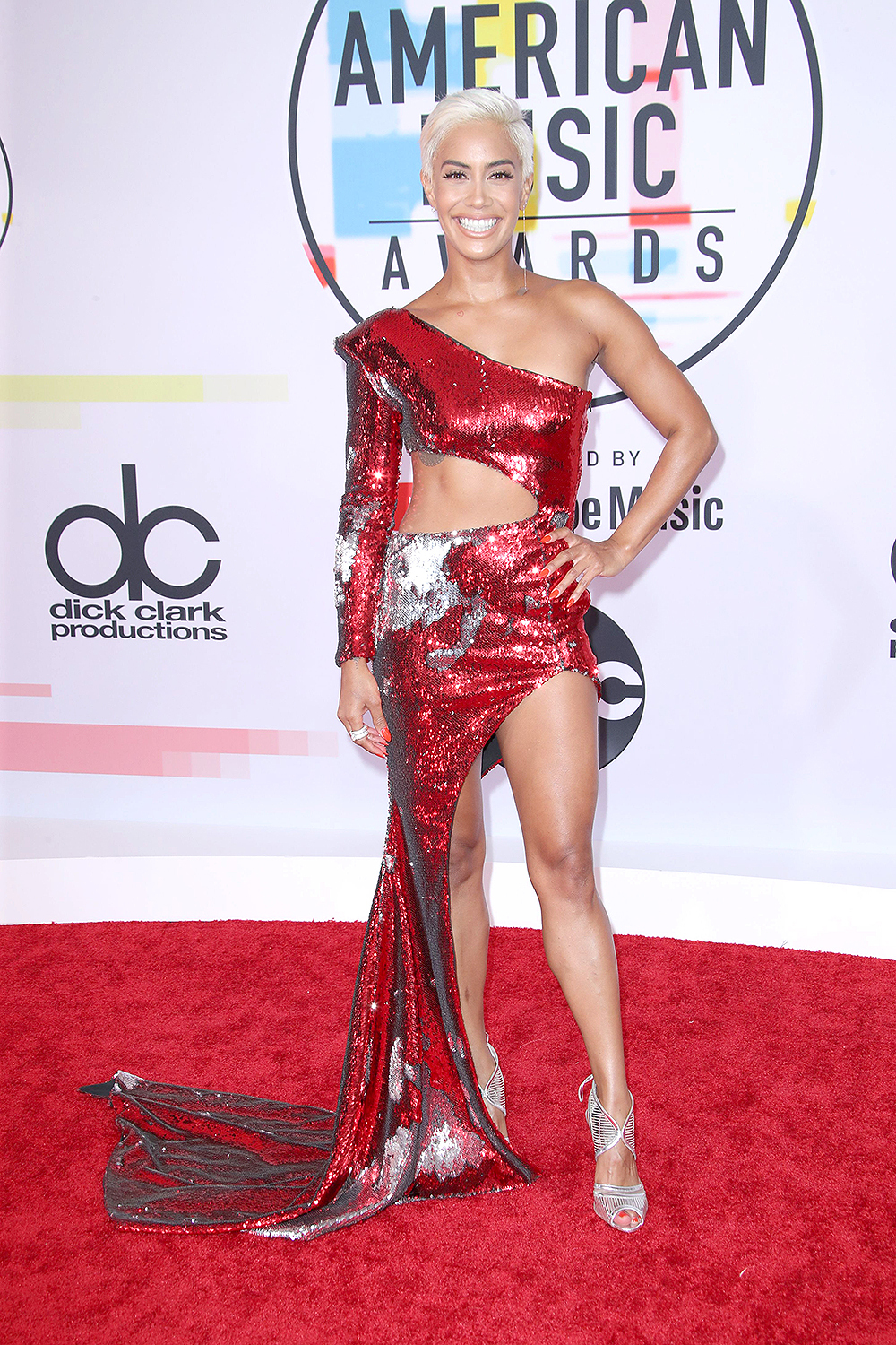 Thảm đỏ giải âm nhạc Mỹ xuất hiện mỹ nhân đeo mặt nạ đen - 5