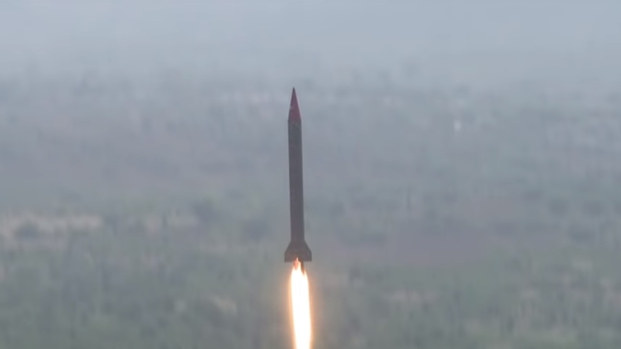 Ấn Độ mua S-400 Nga, nước láng giềng thử ngay tên lửa hủy diệt - 1