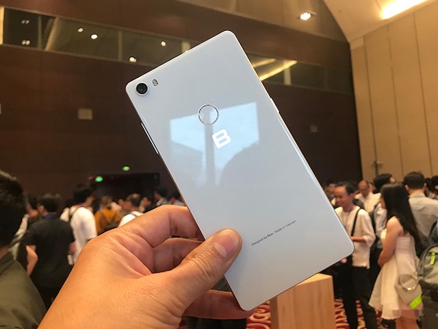 Thời trang Hi-tech - Ảnh trên tay Bphone 3 giá 6,99 triệu đồng của Bkav