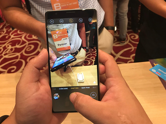 Camera trên Bphone 3/3 Pro được trang bị trí thông minh nhân tạo gọi là AI Camera.