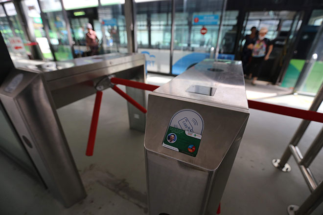 Xe buýt nhanh BRT chính thức sử dụng vé điện tử - 5