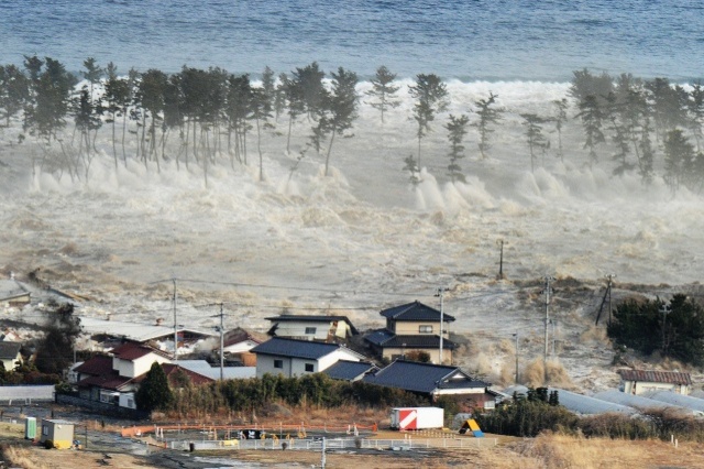 Sóng thần ập vào Indonesia cao tới 11,3 mét - 1