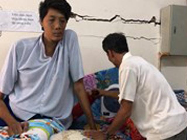 Tin tức trong ngày - Clip: Kỳ lạ người đàn ông cao 2,5m tại Cà Mau