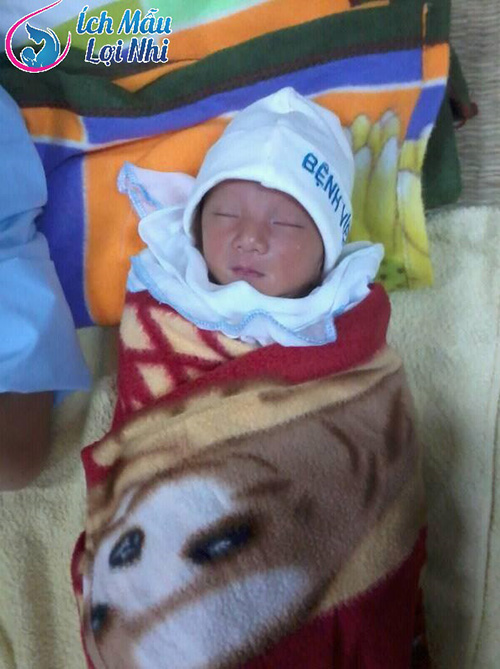 Nói không với sữa ngoài, mẹ bỉm sữa vẫn nuôi 2 con "ú na ú nần" bằng cách này - 1