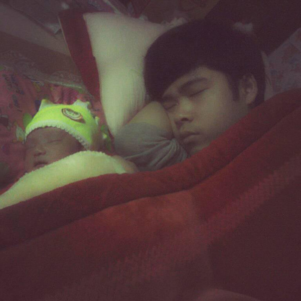 Nói không với sữa ngoài, mẹ bỉm sữa vẫn nuôi 2 con "ú na ú nần" bằng cách này - 2