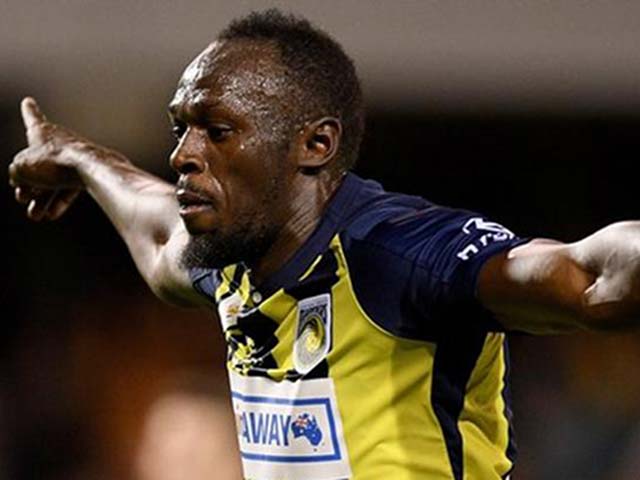 Usain Bolt lần đầu ghi bàn: Bùng nổ với cú đúp