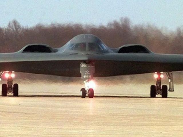 Thế giới - Mỹ điều máy bay ném bom tàng hình B-2 dằn mặt Trung Quốc