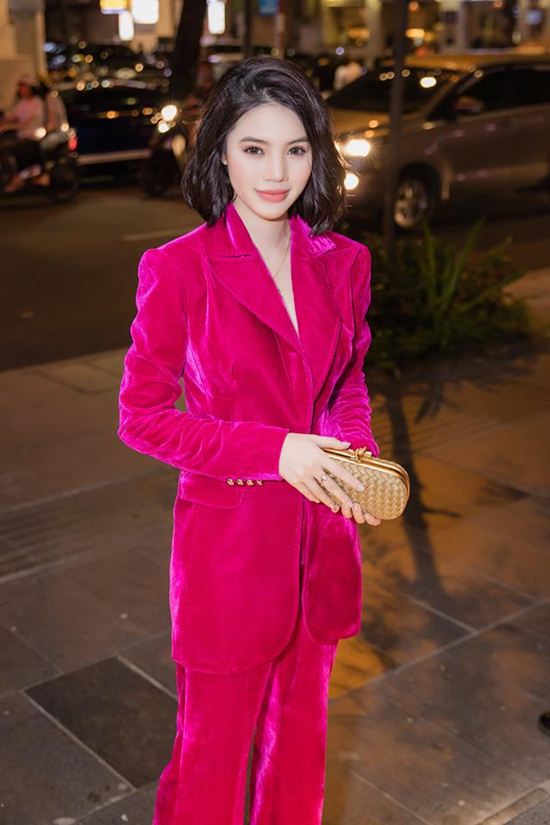 Jolie Nguyễn xinh đẹp như búp bê, biến hóa thời trang đa sắc - 1