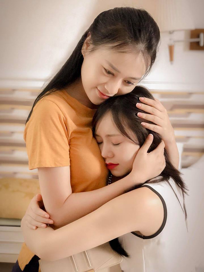 "Em gái Lan cave" khác một trời một vực từ trên phim tới ngoài đời - 3