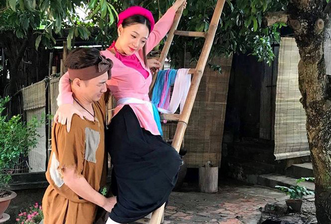 "Em gái Lan cave" khác một trời một vực từ trên phim tới ngoài đời - 4