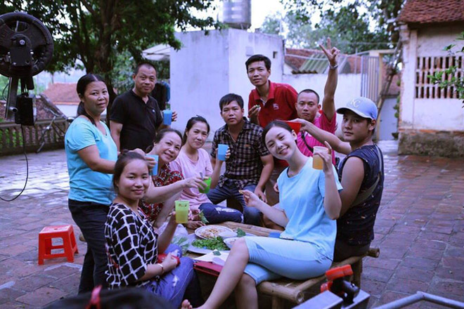 "Em gái Lan cave" khác một trời một vực từ trên phim tới ngoài đời - 3