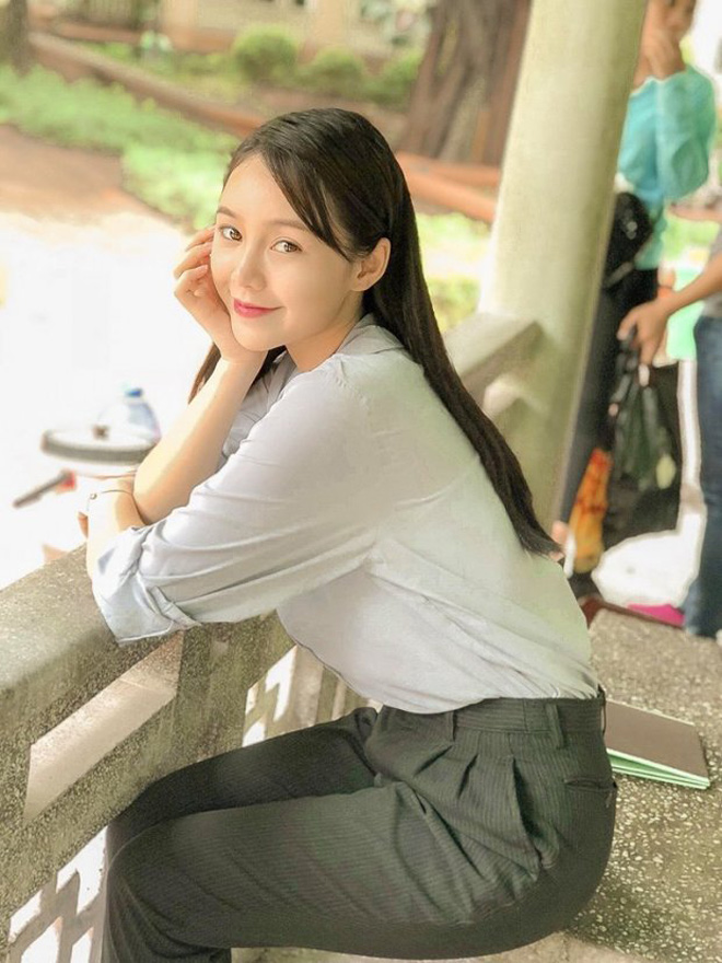 "Em gái Lan cave" khác một trời một vực từ trên phim tới ngoài đời - 4