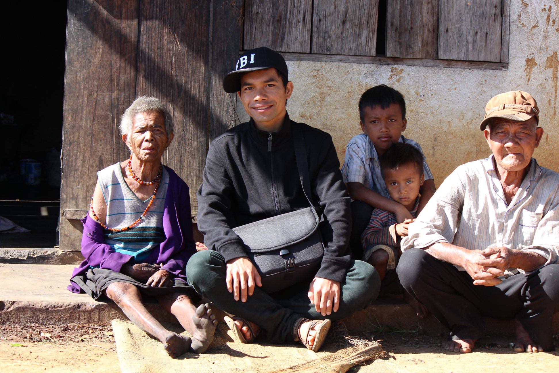 Ya Suy và cuộc sống không lo nghĩ về tiền sau scandal với fan nữ - 1