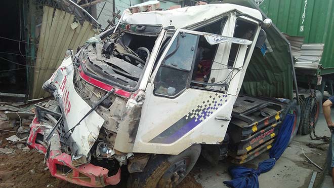 Xe container “đại náo”, tông sập 4 căn nhà ở Sài Gòn lúc rạng sáng - 5