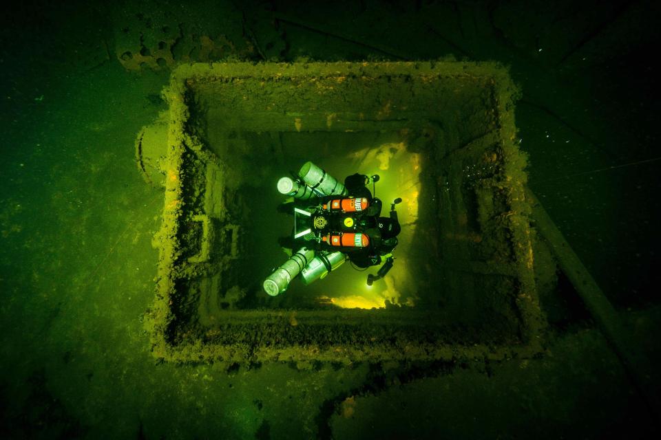 Tàu phát xít Đức chìm 70 năm vẫn có thể gây đại họa cho thế giới - 4