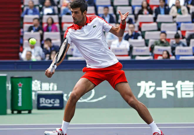 Djokovic tỉnh đòn cài bẫy trái tay đẳng cấp, Zverev cay cú thành gã hề - 1