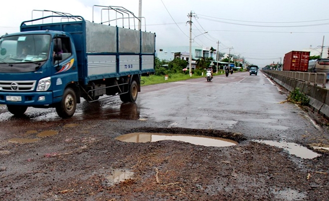 Những dự án giao thông ngàn tỷ mới làm đã hỏng - 1