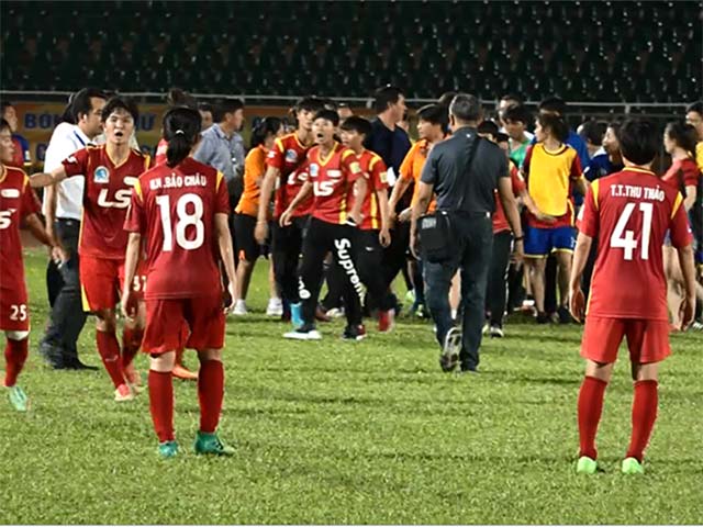 Cầu thủ nữ Việt Nam ẩu đả đấu võ trên sân: Tuyển thủ cũng bị phạt nặng