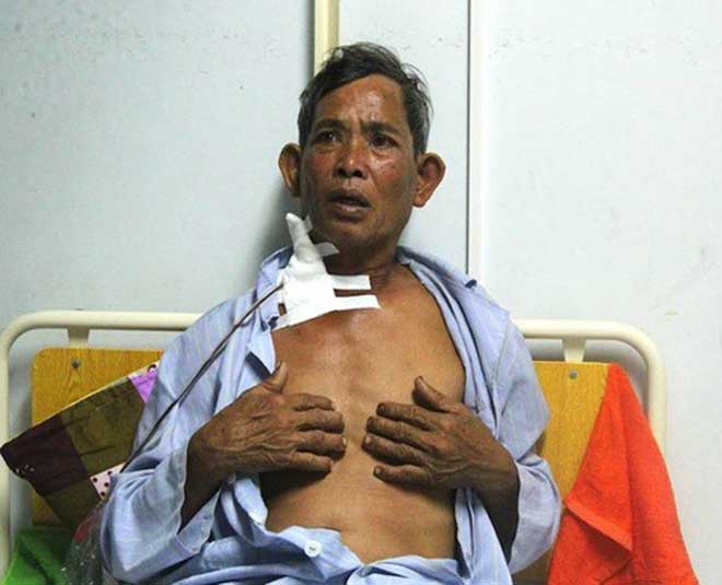 Đâm vào cổ hàng xóm trong đêm rồi về nhà tắm rửa, lên giường ngủ - 1