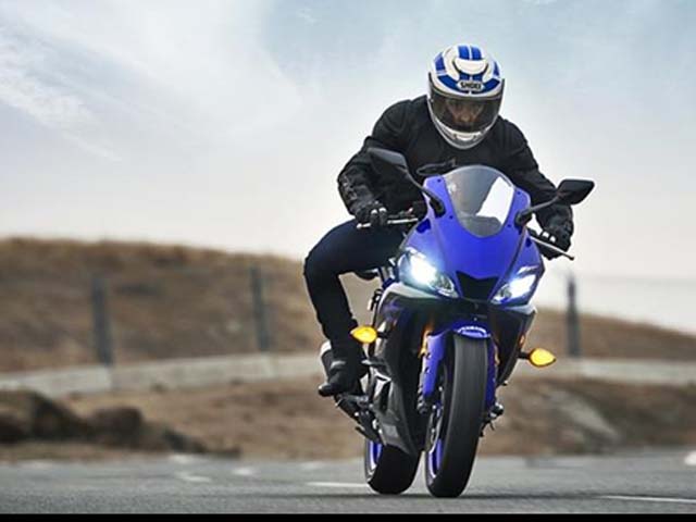 Phân khúc sportbike 250cc: Chọn Ninja 250 hay Yamaha YZF-R25 mới?