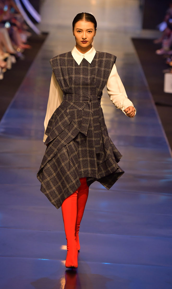 Bích Phương, Chi Pu, Diễm My mặc váy xẻ sâu - 14