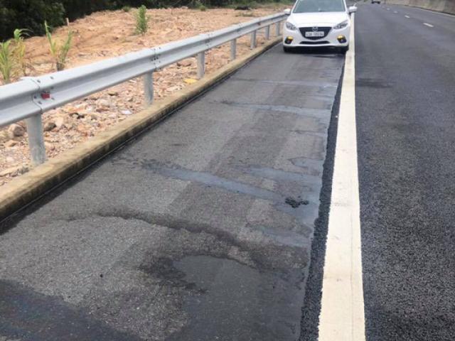 Tin tức trong ngày - Phát hiện "vệt dầu loang" bất thường trên đường cao tốc Đà Nẵng – Quảng Ngãi