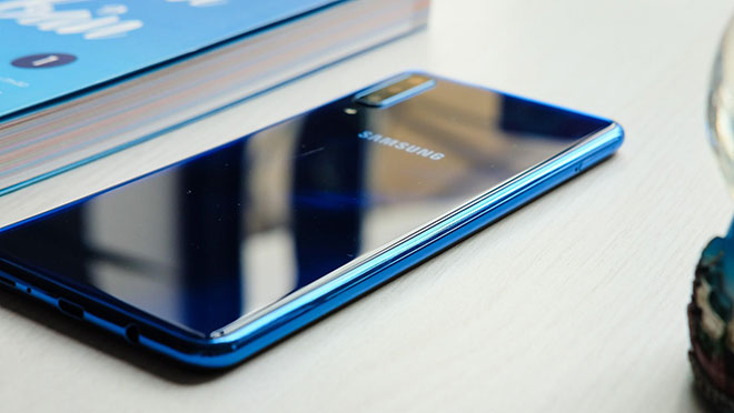 Galaxy A7 camera 3 ống kính chỉ với 7.690.000 đặt trước tại Thế Giới Di Động - 4