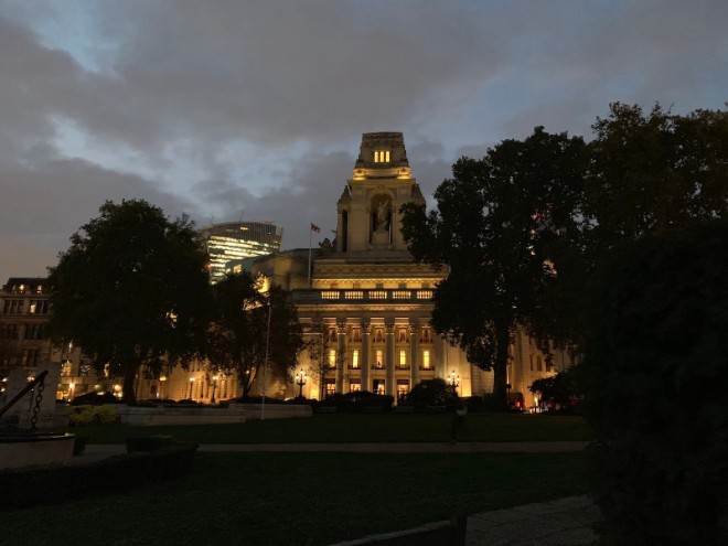 Mate 20 Pro so kè iPhone XS Max và Note 9 - Ai là ông hoàng chụp ảnh? - 2