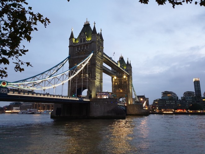 Mate 20 Pro so kè iPhone XS Max và Note 9 - Ai là ông hoàng chụp ảnh? - 13