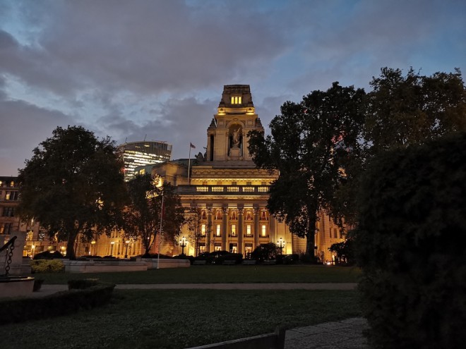 Mate 20 Pro so kè iPhone XS Max và Note 9 - Ai là ông hoàng chụp ảnh? - 1