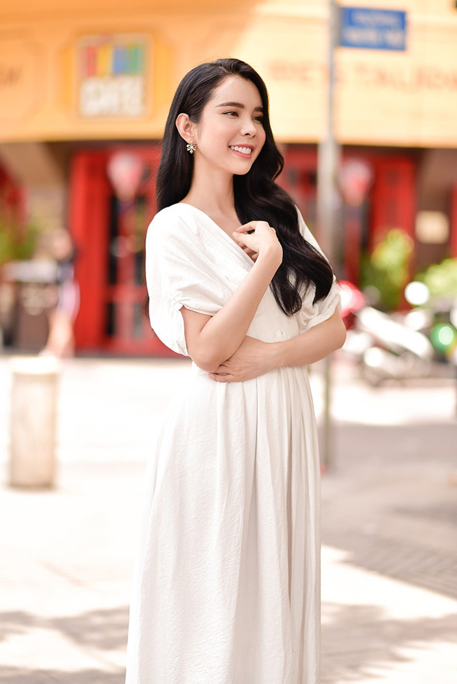 Huỳnh Vy kêu gọi bạn bè quốc tế đến TP.HCM khám phá du lịch, uổng café, ngồi xích lô và tập thể dục - 8