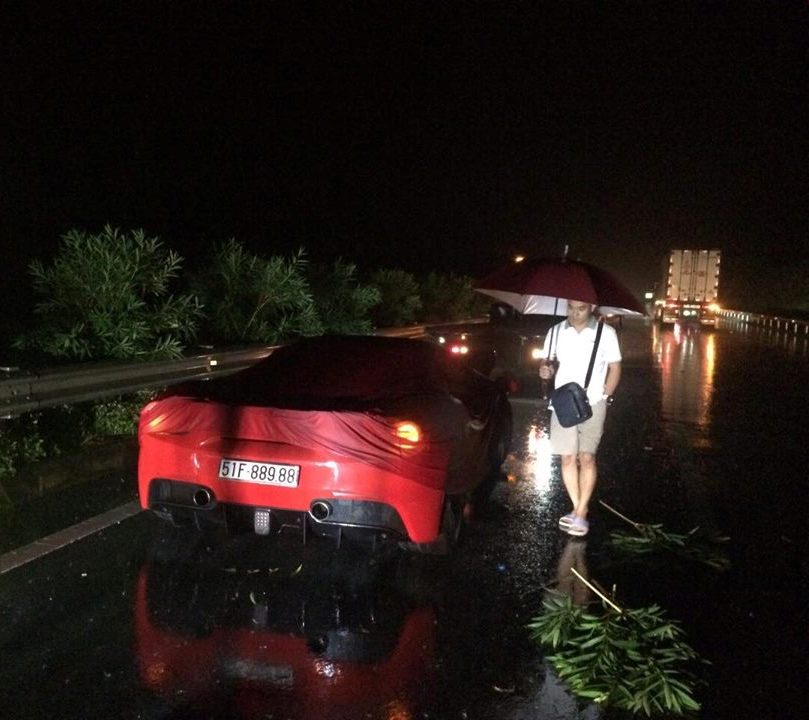 Tin mới vụ siêu xe của ca sĩ Tuấn Hưng gặp nạn trên cao tốc - 2