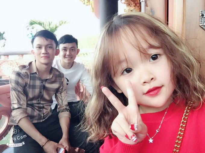 Nữ sinh 19 tuổi với thân hình &#34;em bé 6 tuổi&#34; gây ngỡ ngàng - 2
