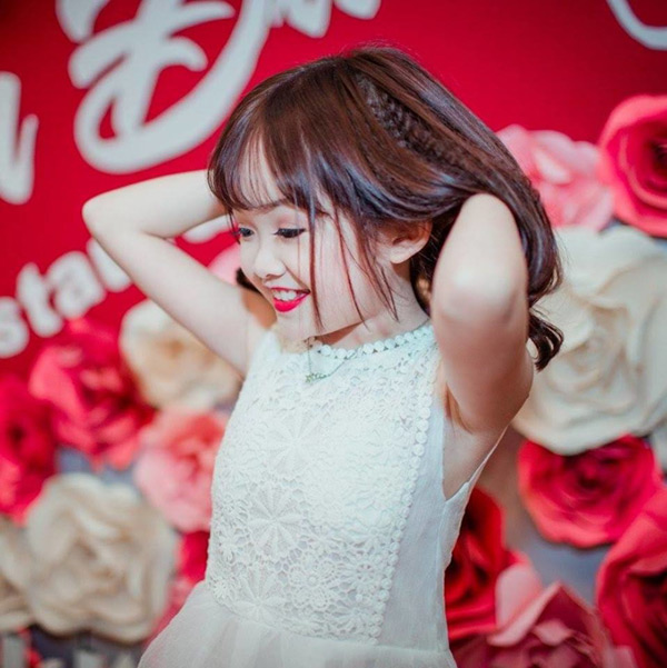 Nữ sinh 19 tuổi với thân hình "em bé 6 tuổi" gây ngỡ ngàng - 6