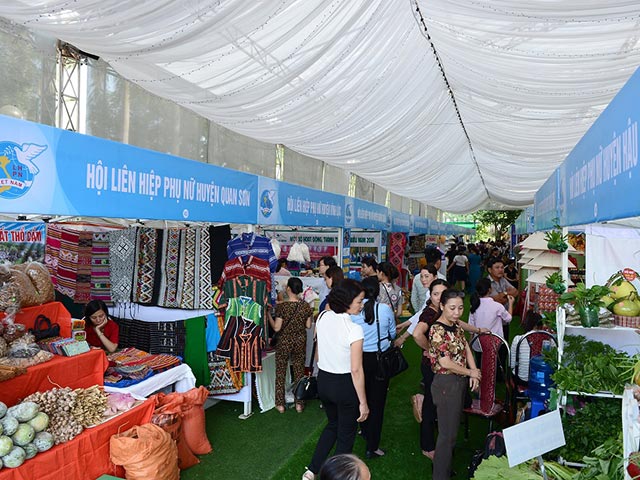 Thị trường - Tiêu dùng - Phiên chợ tại Thanh Hóa & Bến Tre mang đặc sản địa phương đến tay người tiêu dùng