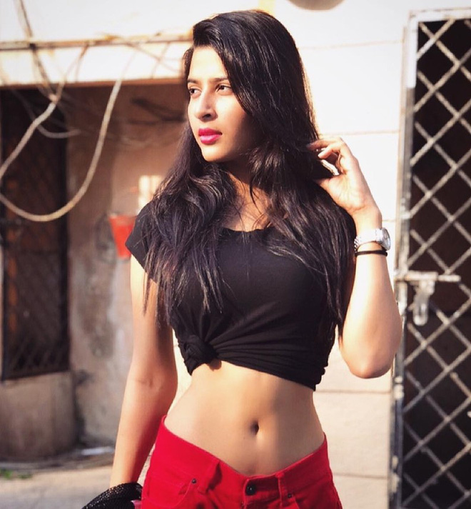 Người mẫu Ấn Độ xinh đẹp bị sát hại, giấu xác trong vali bỏ bên đường - 3