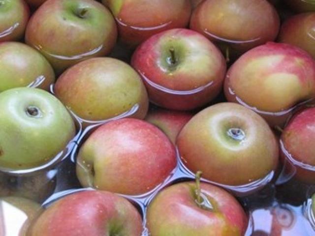 Hai cách rửa táo chuẩn khoa học có thể loại bỏ thuốc trừ sâu ngoài vỏ