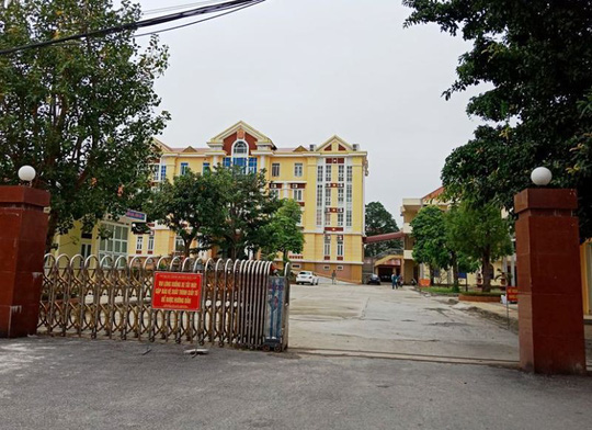Con phó bí thư huyện ủy được vào công chức không qua thi tuyển - 1
