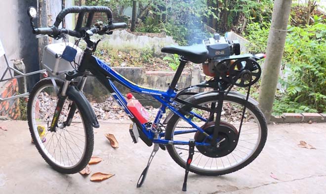 Xe đạp có động cơ máy cắt cỏ độc nhất vô nhị ở miền Tây - 2