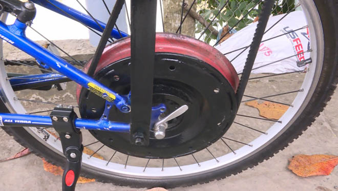 Xe đạp có động cơ máy cắt cỏ độc nhất vô nhị ở miền Tây - 4