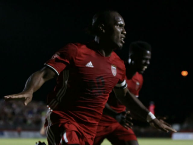 Bóng đá - Không tưởng: Ông chủ Drogba 40 tuổi "nã đại bác" thần sầu cứu đội bóng