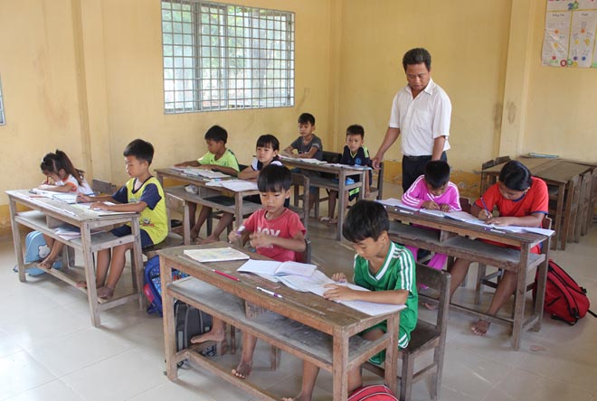 Nhấn vào ảnh để phóng to Chuyện học ở “ốc đảo” Giồng Bàng mùa lũ - 1