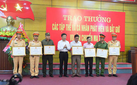 Trắng đêm truy bắt kẻ vận chuyển 308,6kg ma túy đá - 4