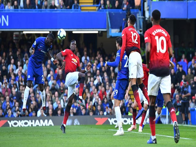 Đại chiến Chelsea-MU: Pogba mắc lỗi nghiệp dư khiến ”Quỷ đỏ” ôm hận