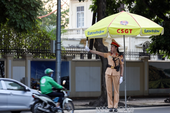 Ngày 20-10 của nữ CSGT Thủ đô xinh đẹp - 4