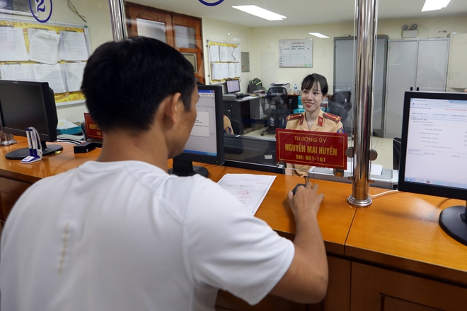 Ngày 20-10 của nữ CSGT Thủ đô xinh đẹp - 8
